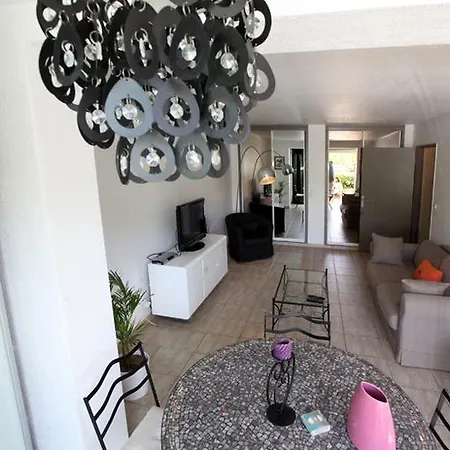 Apartment Kamelia *
