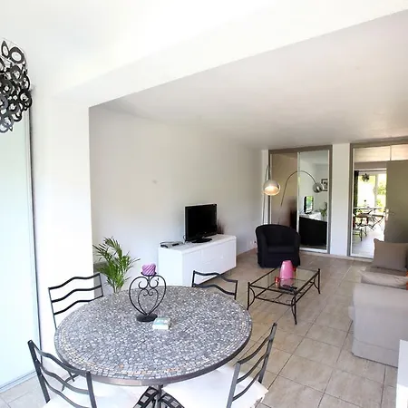 Apartment Kamelia